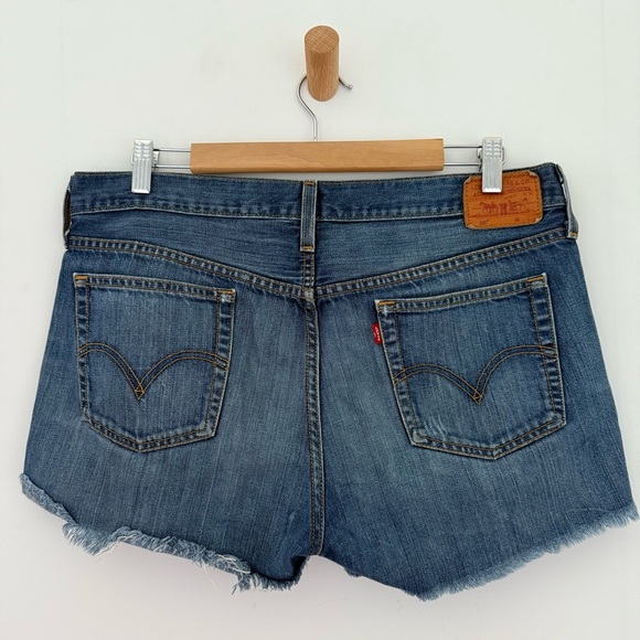 Levi’s 501 high-rise frayed cutoff jean shorts - size 29 - Picture 7 of 8